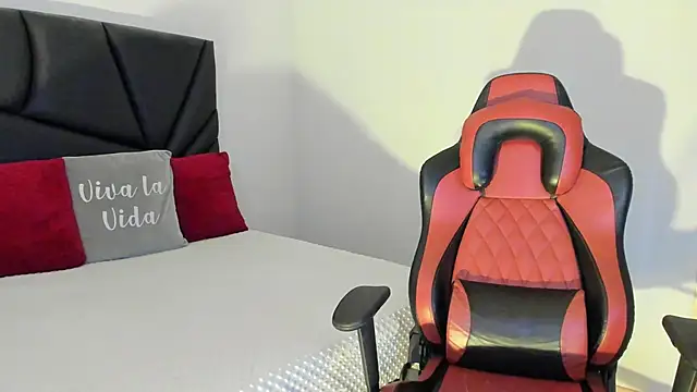 Snapshot of jessi_lemuss chatting on 09-22-25, 12:33 jessi lemuss online show from 09-22-25, 12:33