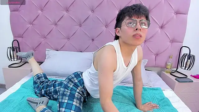 PepperTwink online show from 03-22-25, 02:03