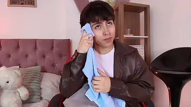 Snapshot of PepperTwink chatting on 02-14-26, 04:18 PepperTwink online show from 02-14-26, 04:18