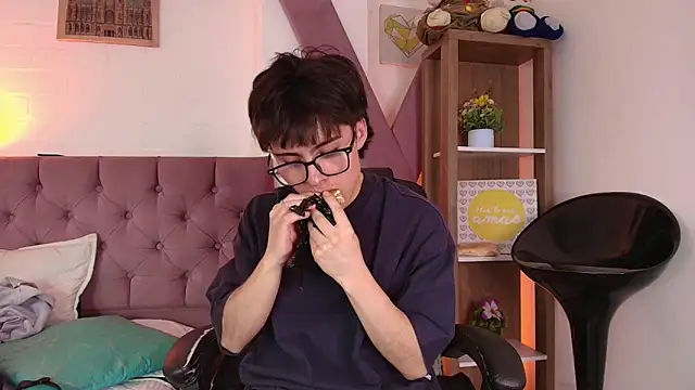 Snapshot of PepperTwink chatting on 02-07-26, 04:48 PepperTwink online show from 02-07-26, 04:48