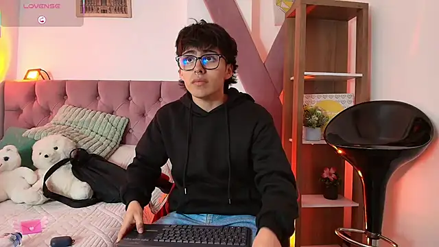 Snapshot of PepperTwink chatting on 02-15-26, 01:10 PepperTwink online show from 02-15-26, 01:10