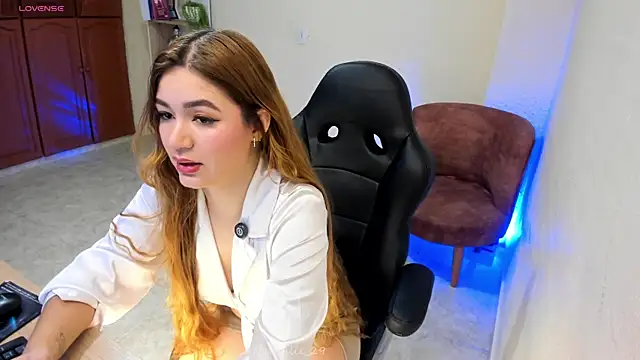 Nathalie 29 online show from 05-13-26, 01:29