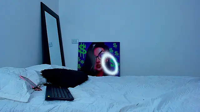 andrea cherryy online show from 10-29-25, 01:43