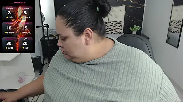 Aaliyah11 online show from 11-25-25, 12:22