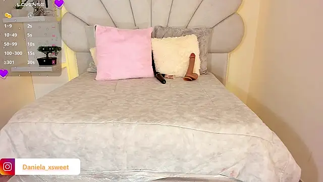 Snapshot of Danielaangelina chatting on 02-18-26, 06:22 Danielaangelina online show from 02-18-26, 06:22