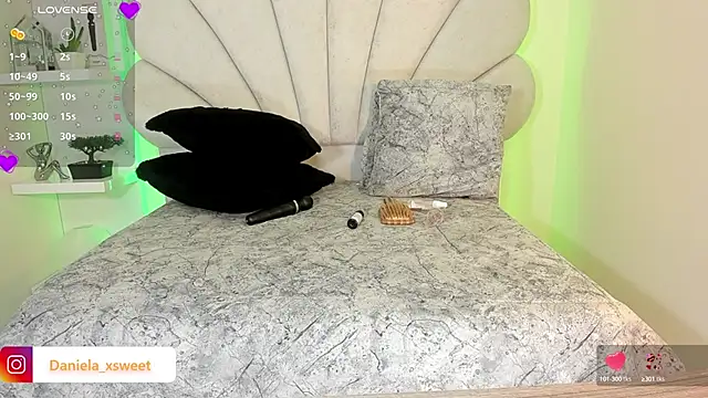 Snapshot of Danielaangelina chatting on 09-14-25, 06:47 Danielaangelina online show from 09-14-25, 06:47