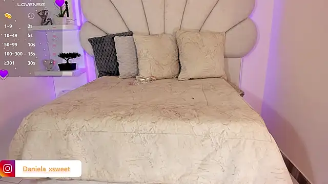 Snapshot of Danielaangelina chatting on 10-06-25, 05:41 Danielaangelina online show from 10-06-25, 05:41