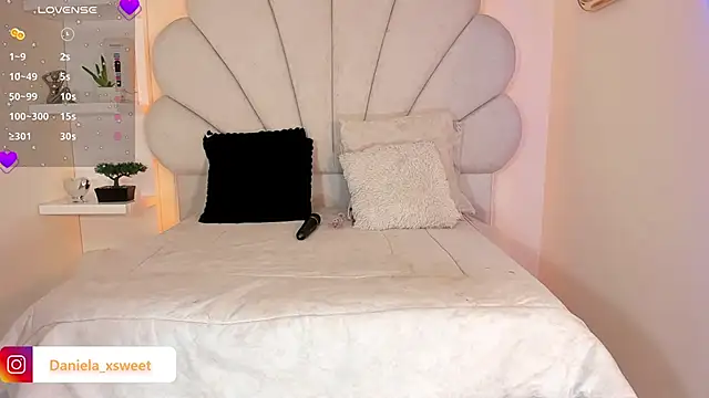 Snapshot of Danielaangelina chatting on 10-10-25, 06:47 Danielaangelina online show from 10-10-25, 06:47