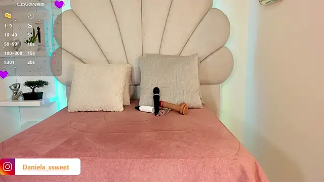 Danielaangelina online show from 12-17-25, 06:40