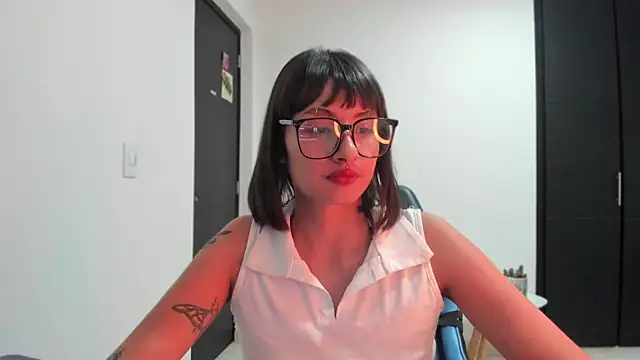 Snapshot of ggor4w33 chatting on 09-21-25, 03:33 ggor4w33 online show from 09-21-25, 03:33