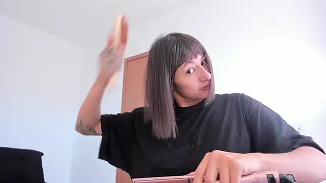 Snapshot of ggor4w33 chatting on 10-22-25, 10:15 ggor4w33 online show from 10-22-25, 10:15