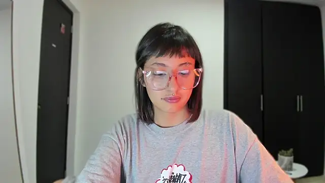 Snapshot of ggor4w33 chatting on 10-11-25, 08:15 ggor4w33 online show from 10-11-25, 08:15