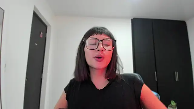 Snapshot of ggor4w33 chatting on 10-07-25, 09:43 ggor4w33 online show from 10-07-25, 09:43