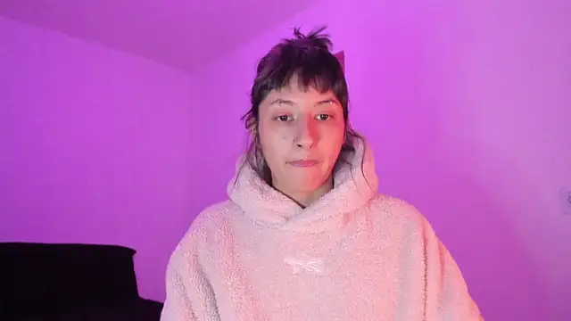 Snapshot of ggor4w33 chatting on 10-19-25, 05:21 ggor4w33 online show from 10-19-25, 05:21