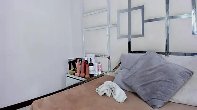 ZoeWan69 online show from 09-23-25, 12:23