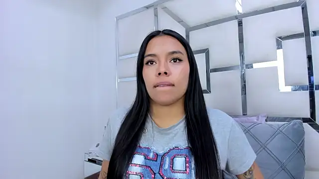 ZoeWan69 online show from 03-11-26, 01:49