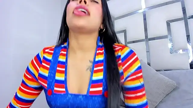 ZoeWan69 online show from 10-31-25, 12:02