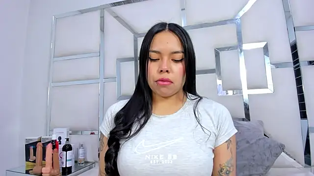 ZoeWan69 online show from 11-21-25, 11:20