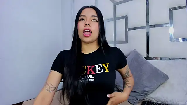 ZoeWan69 online show from 10-07-25, 12:28