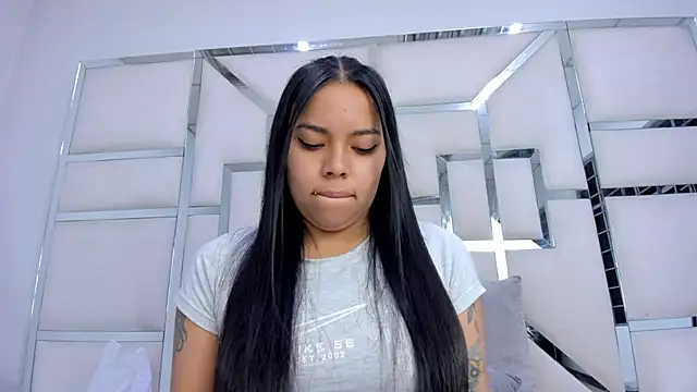 ZoeWan69 online show from 12-04-25, 11:31