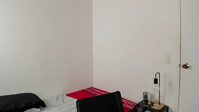 Snapshot of Mazikeen__18 chatting on 02-17-26, 01:19 Mazikeen 18 online show from 02-17-26, 01:19