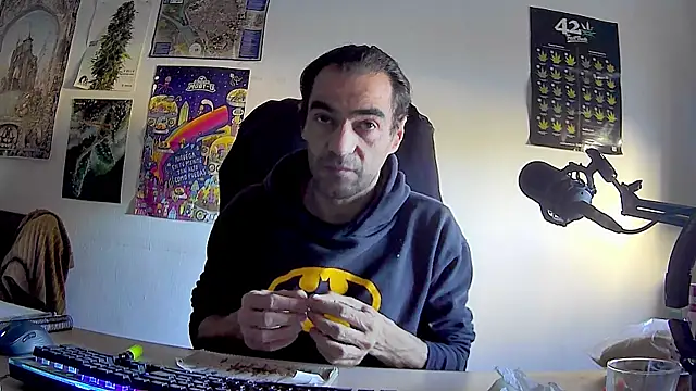 ReyDeBotones online show from 04-15-26, 05:50