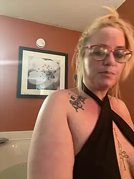 Snapshot of CutiepieMandii143 chatting on 02-21-25, 08:07 CutiepieMandii143 online show from 02-21-25, 08:07