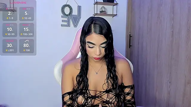 Snapshot of Bella_ricci_ chatting on 10-18-25, 01:07 Bella ricci online show from 10-18-25, 01:07