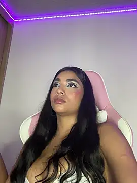 Snapshot of Bella_ricci_ chatting on 02-07-25, 11:12 Bella ricci online show from 02-07-25, 11:12