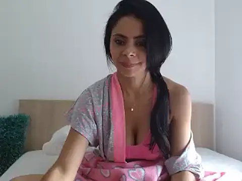 Snapshot of hema_gold chatting on 02-17-25, 01:55 hema gold online show from 02-17-25, 01:55