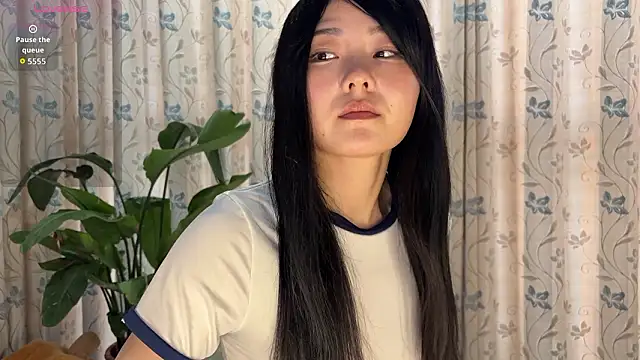 Snapshot of nanaliu6 chatting on 02-14-26, 10:48 nanaliu6 online show from 02-14-26, 10:48