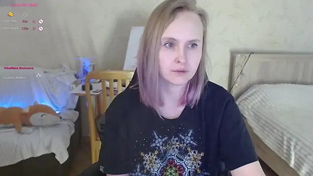 Snapshot of Agatha_Mott chatting on 10-19-25, 05:10 Agatha Mott online show from 10-19-25, 05:10