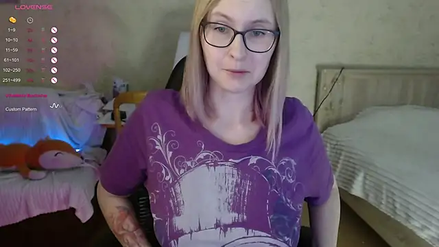 Snapshot of Agatha_Mott chatting on 10-24-25, 05:06 Agatha Mott online show from 10-24-25, 05:06