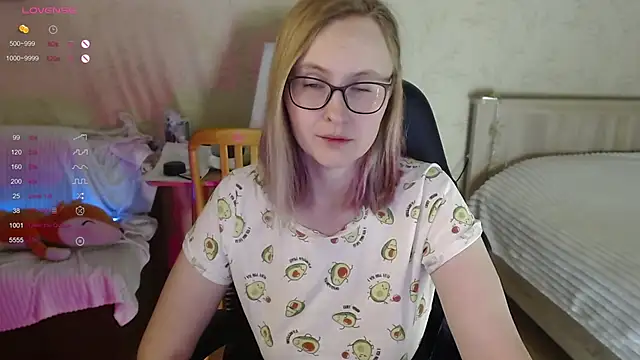 Agatha Mott online show from 10-31-25, 03:03