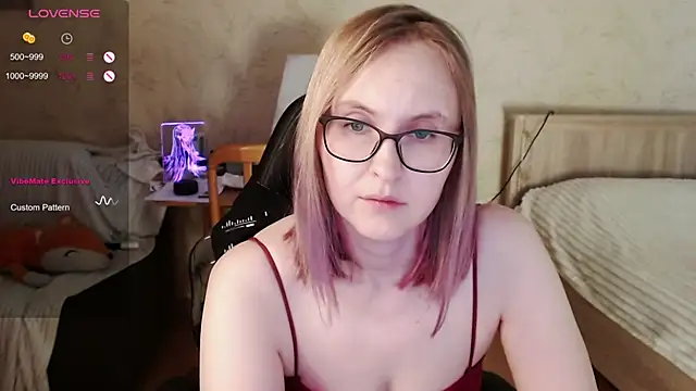 Snapshot of Agatha_Mott chatting on 10-12-25, 05:09 Agatha Mott online show from 10-12-25, 05:09