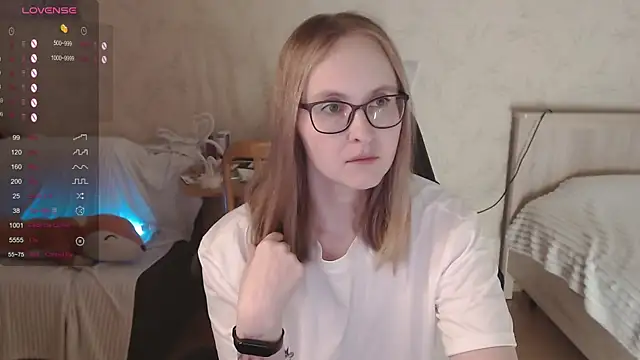 Snapshot of Agatha_Mott chatting on 09-15-25, 05:08 Agatha Mott online show from 09-15-25, 05:08