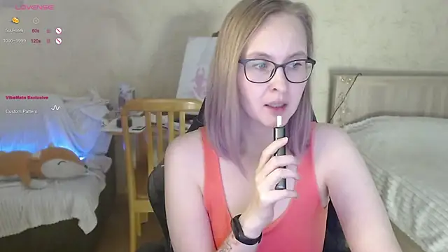 Snapshot of Agatha_Mott chatting on 10-20-25, 04:14 Agatha Mott online show from 10-20-25, 04:14