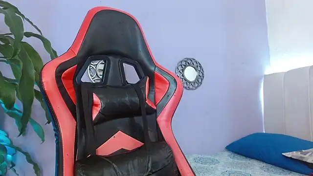 Snapshot of triana_crimson chatting on 10-05-25, 12:12 triana crimson online show from 10-05-25, 12:12
