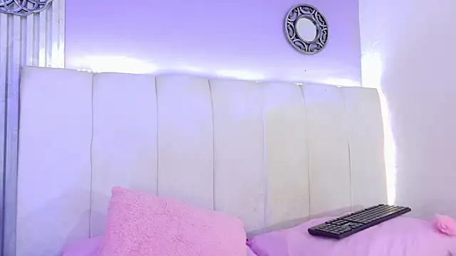 triana crimson online show from 03-24-26, 12:21