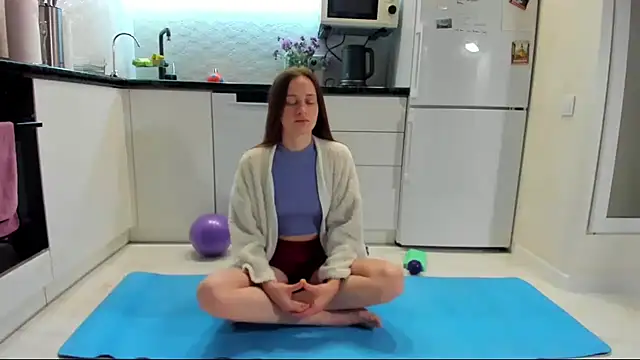 Snapshot of Katya_yoga chatting on 10-06-25, 03:51 Katya yoga online show from 10-06-25, 03:51