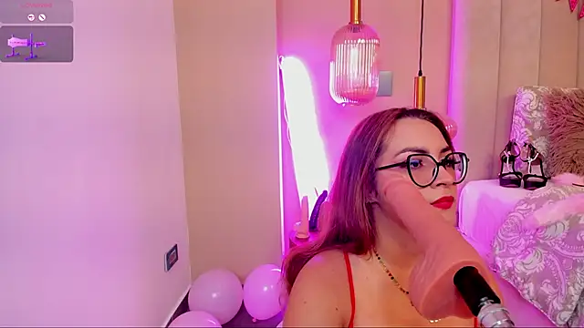 Snapshot of JessyCream chatting on 02-15-25, 04:01 JessyCream online show from 02-15-25, 04:01