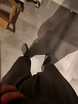 leinadanal online show from 11-18-25, 01:10