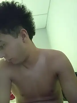 Snapshot of Megan2077 chatting on 11-12-25, 04:16 Megan2077 online show from 11-12-25, 04:16