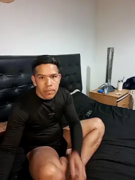 Snapshot of liamlara chatting on 10-02-25, 03:43 liamlara online show from 10-02-25, 03:43