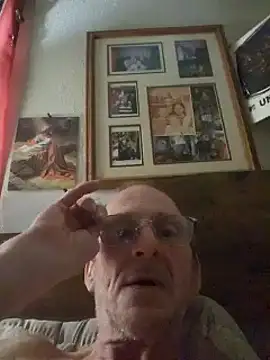 Snapshot of Dara4q chatting on 02-05-25, 06:24 Dara4q online show from 02-05-25, 06:24