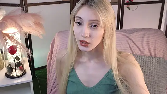 Snapshot of elliefrost chatting on 02-18-25, 09:42 elliefrost online show from 02-18-25, 09:42