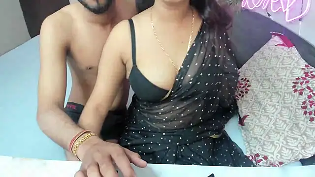 Snapshot of Queen_Couple chatting on 10-29-25, 06:34 Queen Couple online show from 10-29-25, 06:34