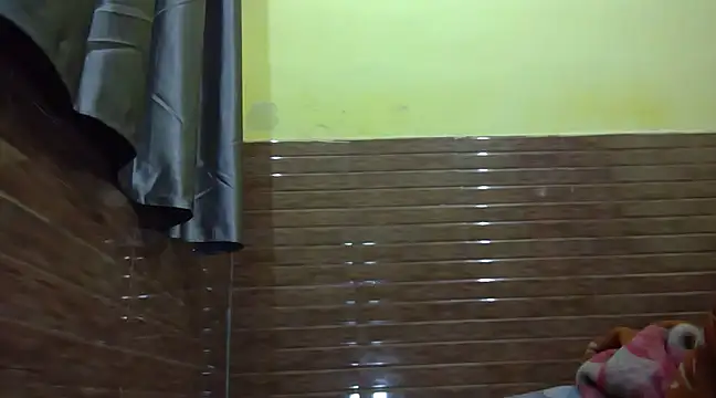 Snapshot of Queen_Couple chatting on 02-18-25, 04:58 Queen Couple online show from 02-18-25, 04:58