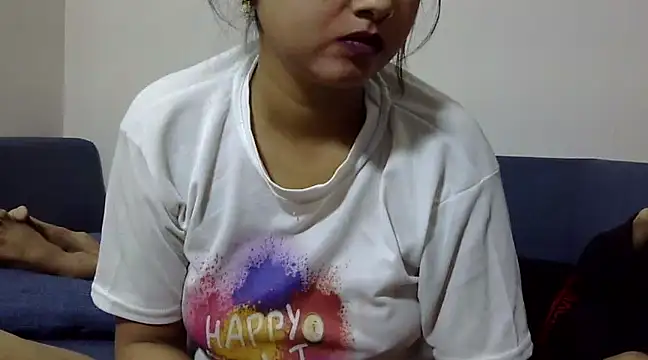 Snapshot of Queen_Couple chatting on 03-06-25, 11:58 Queen Couple online show from 03-06-25, 11:58