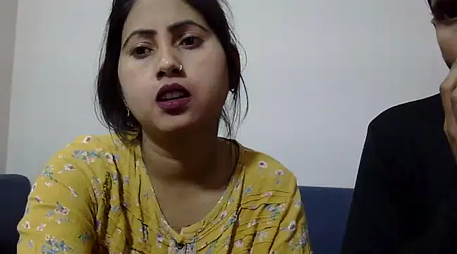 Snapshot of Queen_Couple chatting on 03-08-25, 05:59 Queen Couple online show from 03-08-25, 05:59